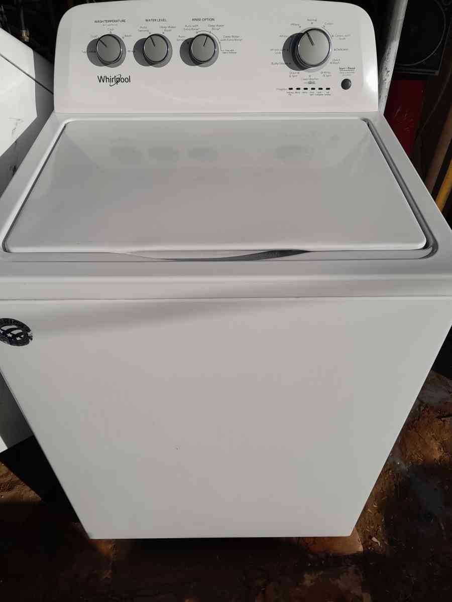 WHIRLPOOL WASHER DRYER ELECTRIC WHITE ON WHITE JUST LIKE NEW - Alpine, Arizona - FleaMarketBay