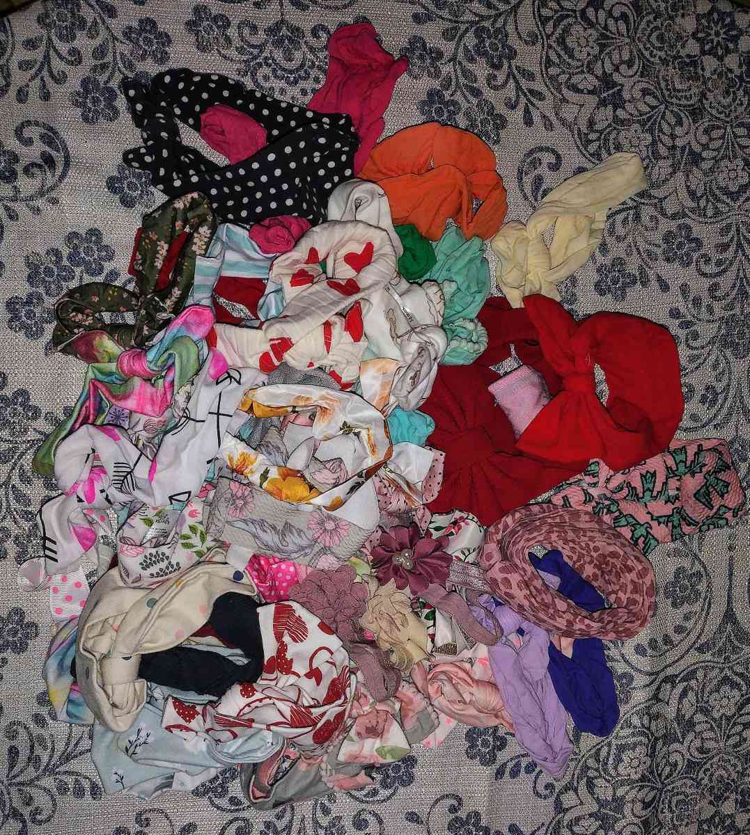 Bows Bibs Blankets  More - Ocklawaha, Florida - FleaMarketBay