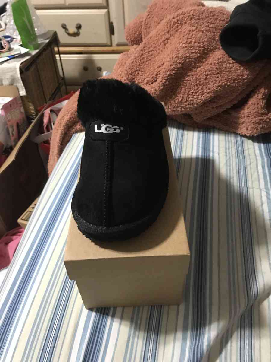 womans slippers - Fairfax, Virginia - FleaMarketBay