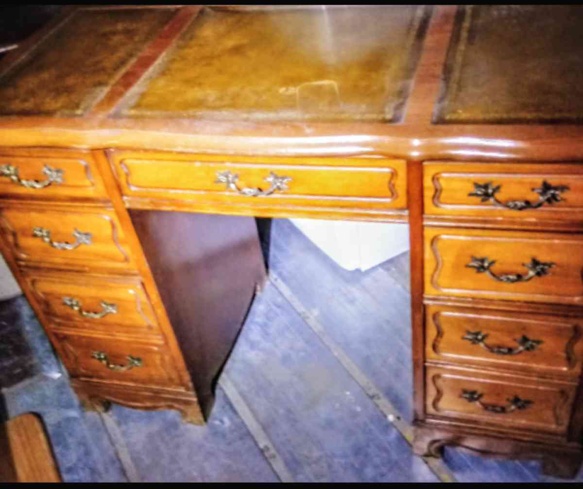 antique desk - Blue Diamond, Nevada - FleaMarketBay