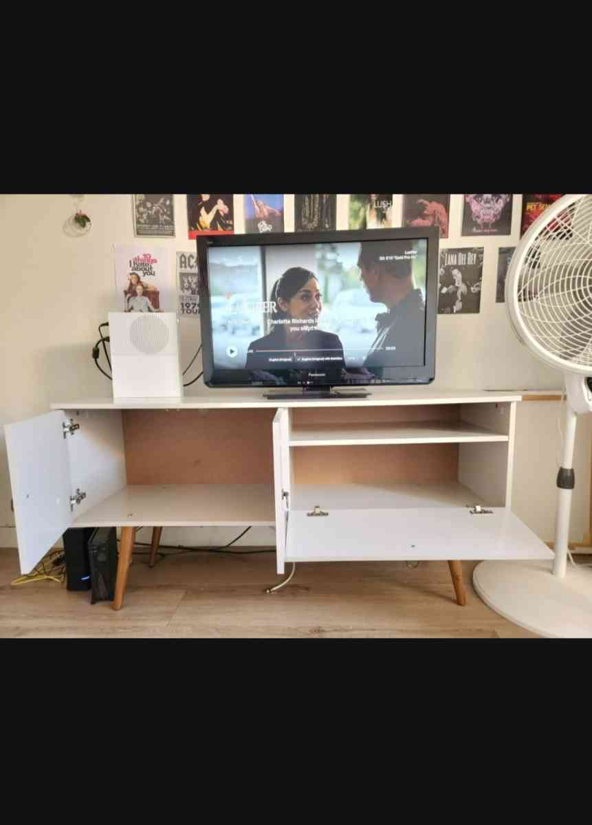 TV console and media center - Glendale, California