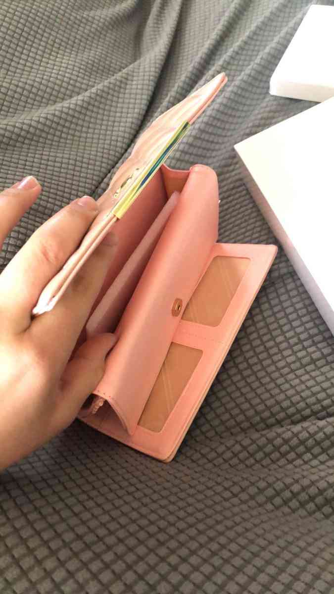 womans wallet - Fairfax, Virginia - FleaMarketBay