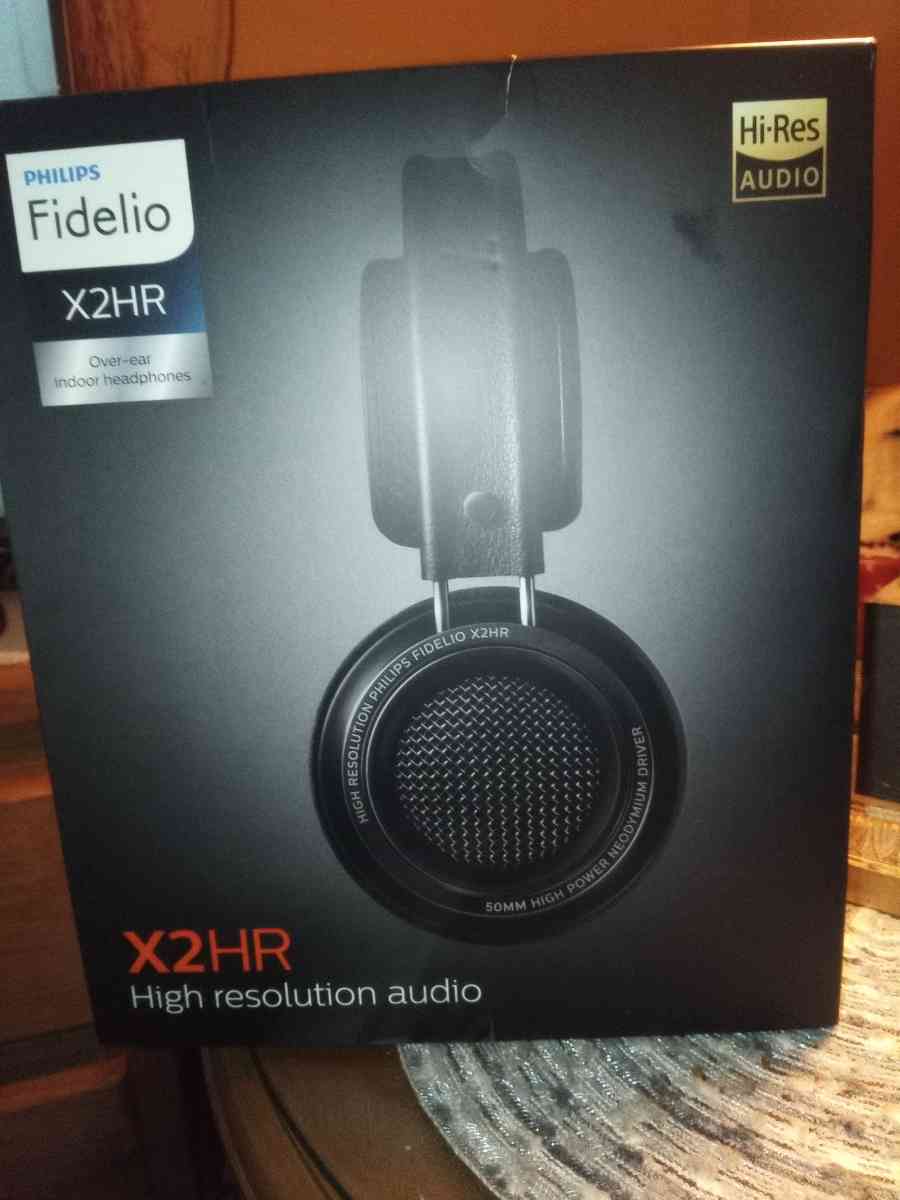 Phillips Fidelio indoor headphones - Memphis, Tennessee