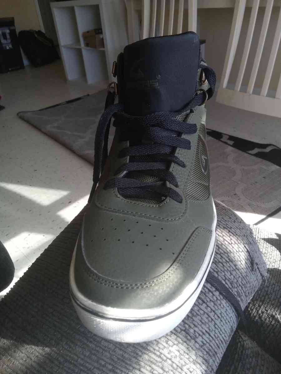 shoes size 9 half - Eunice, Louisiana - FleaMarketBay