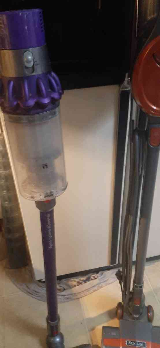 Dyson n shark stick vac set - Indianapolis, Indiana - FleaMarketBay