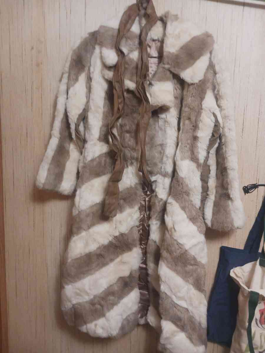vintage fake fur coat - Glenallen, Missouri - FleaMarketBay