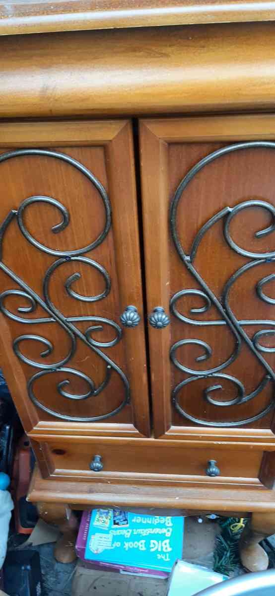 jewrly cabinet - Indianapolis, Indiana