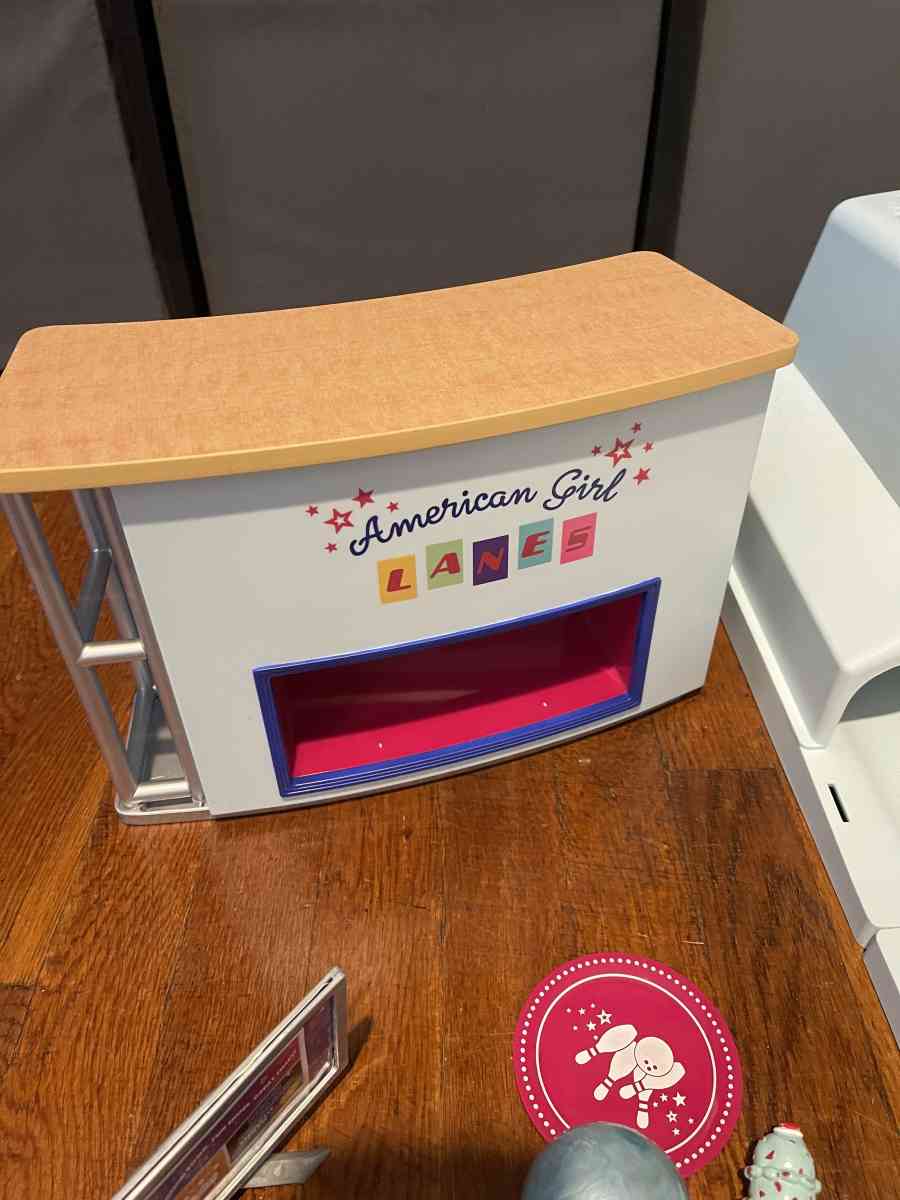 American girl bowling set - Lyndhurst, New Jersey - FleaMarketBay