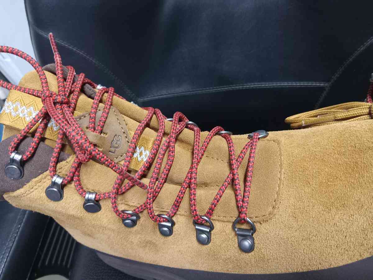 UGGS boots  for man - Los Angeles, California - FleaMarketBay