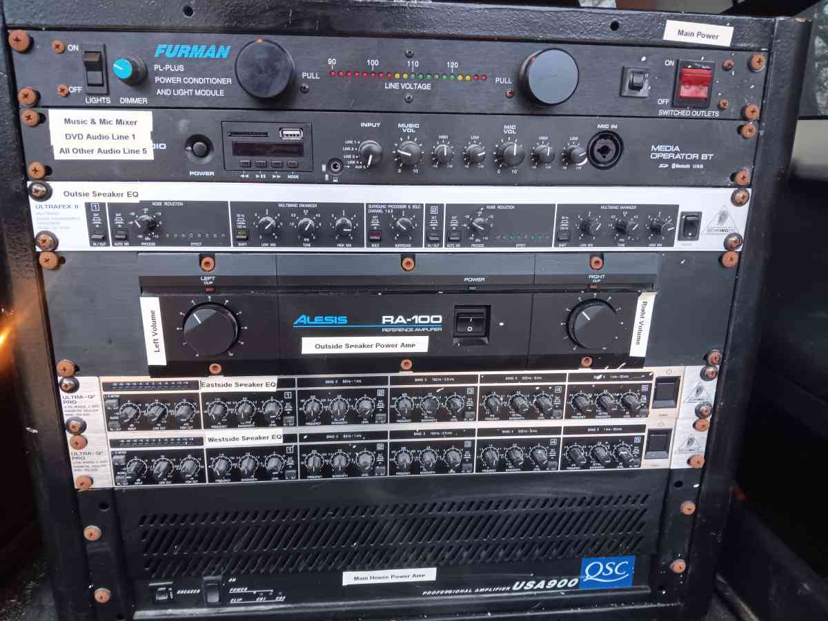 Outside Amp with 4 speakers - Poolville, Texas - FleaMarketBay