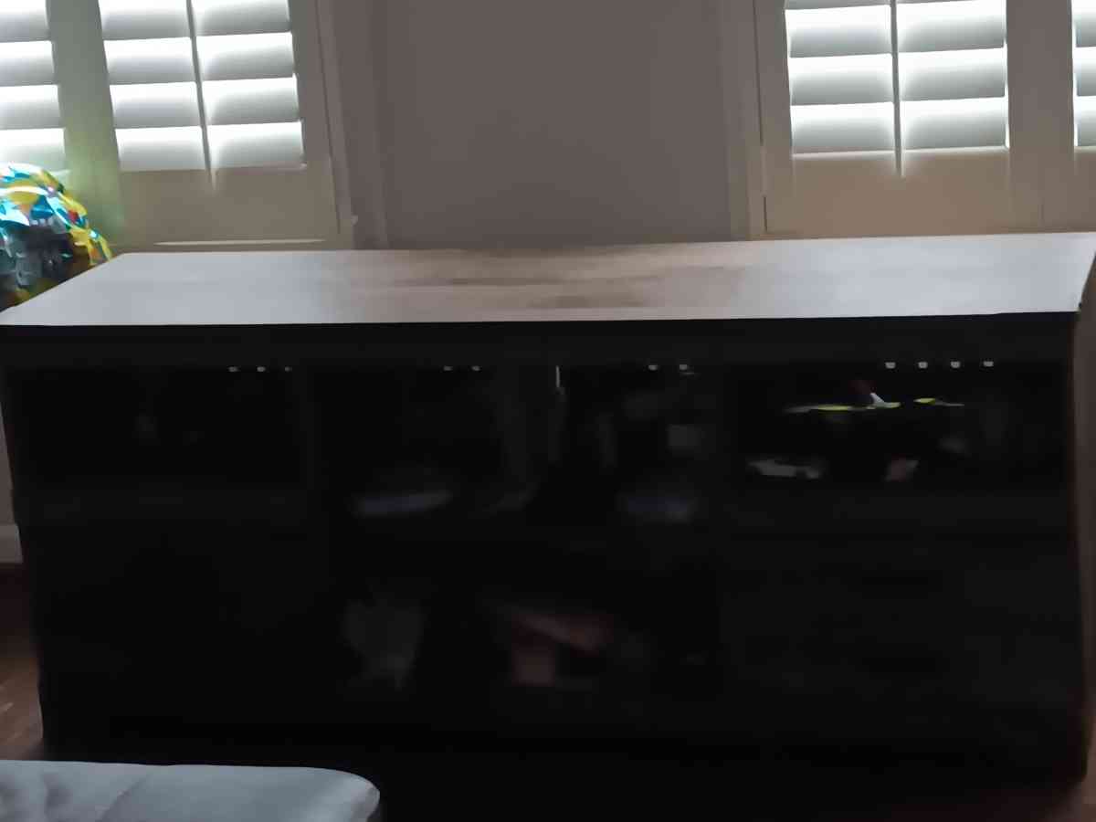 bedroom frame rails and two dressers - Woodbridge, Virginia - FleaMarketBay