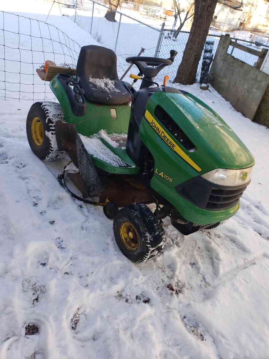 2010 John Deere lawn mower - Cynthiana, Kentucky - FleaMarketBay