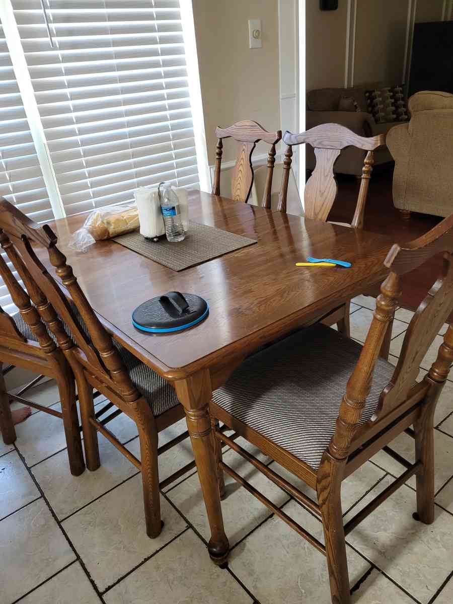 dinner table - Dallas, Texas - FleaMarketBay