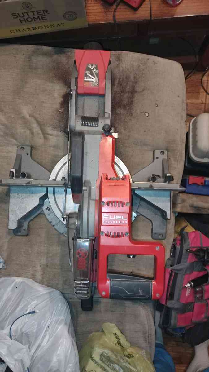 Milwaukee Fuel 10 in Dual Bevel Compound Sliding Miter Saw - Bethel, Ohio - FleaMarketBay
