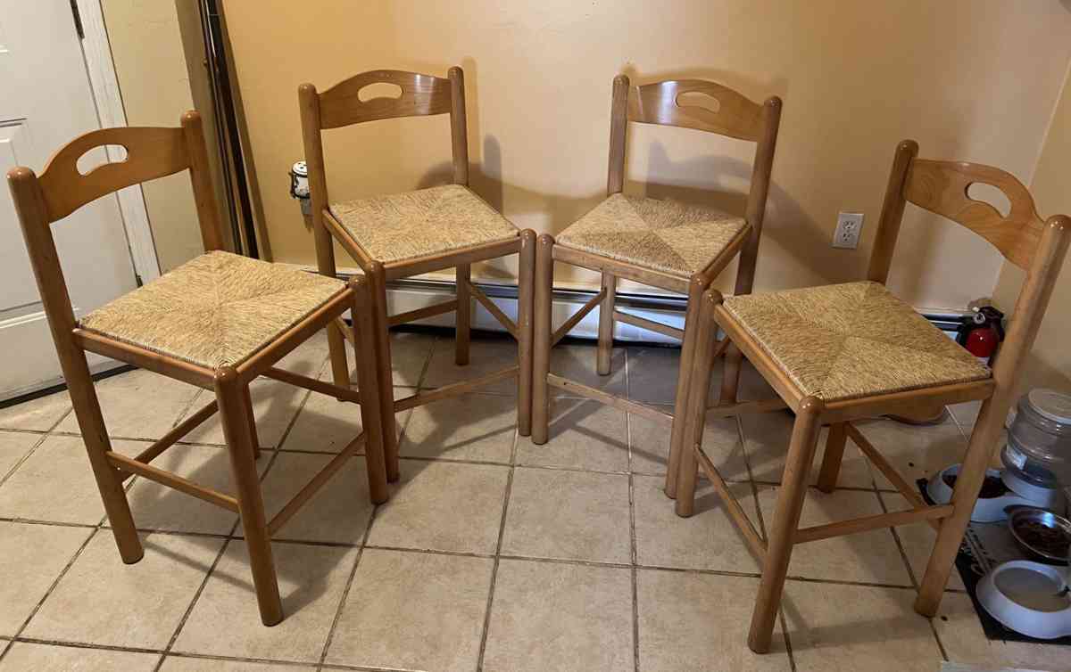 Hard Wood High Table Chairs Set - New Milford, New Jersey - FleaMarketBay