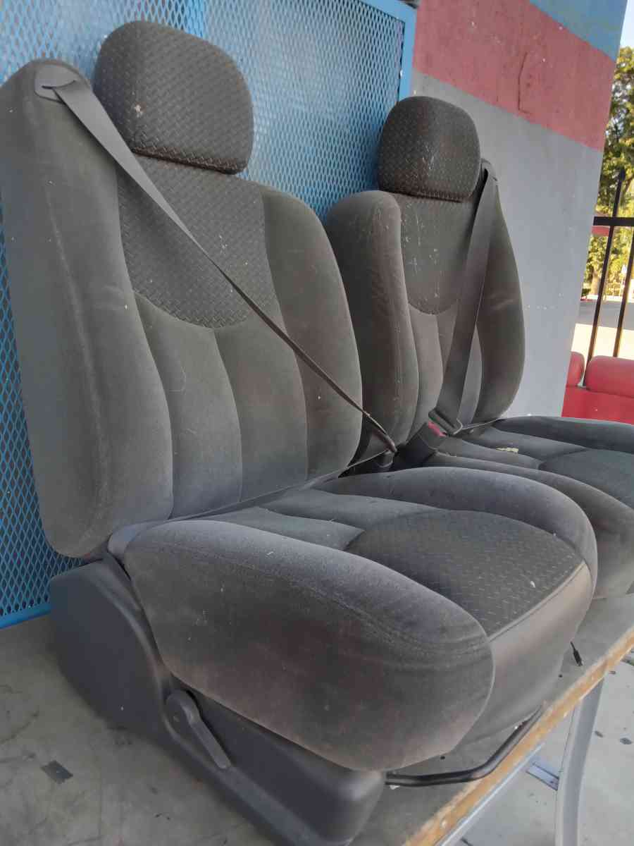 front seats Chevy truck 2 asientos ELCTRICOS Y CON CODERA - Ontario, California - FleaMarketBay