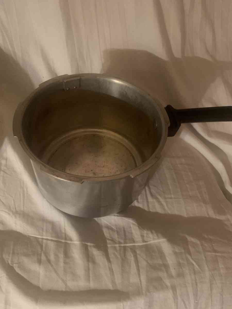 presto pressure cooker - Spring Hill, Florida - FleaMarketBay