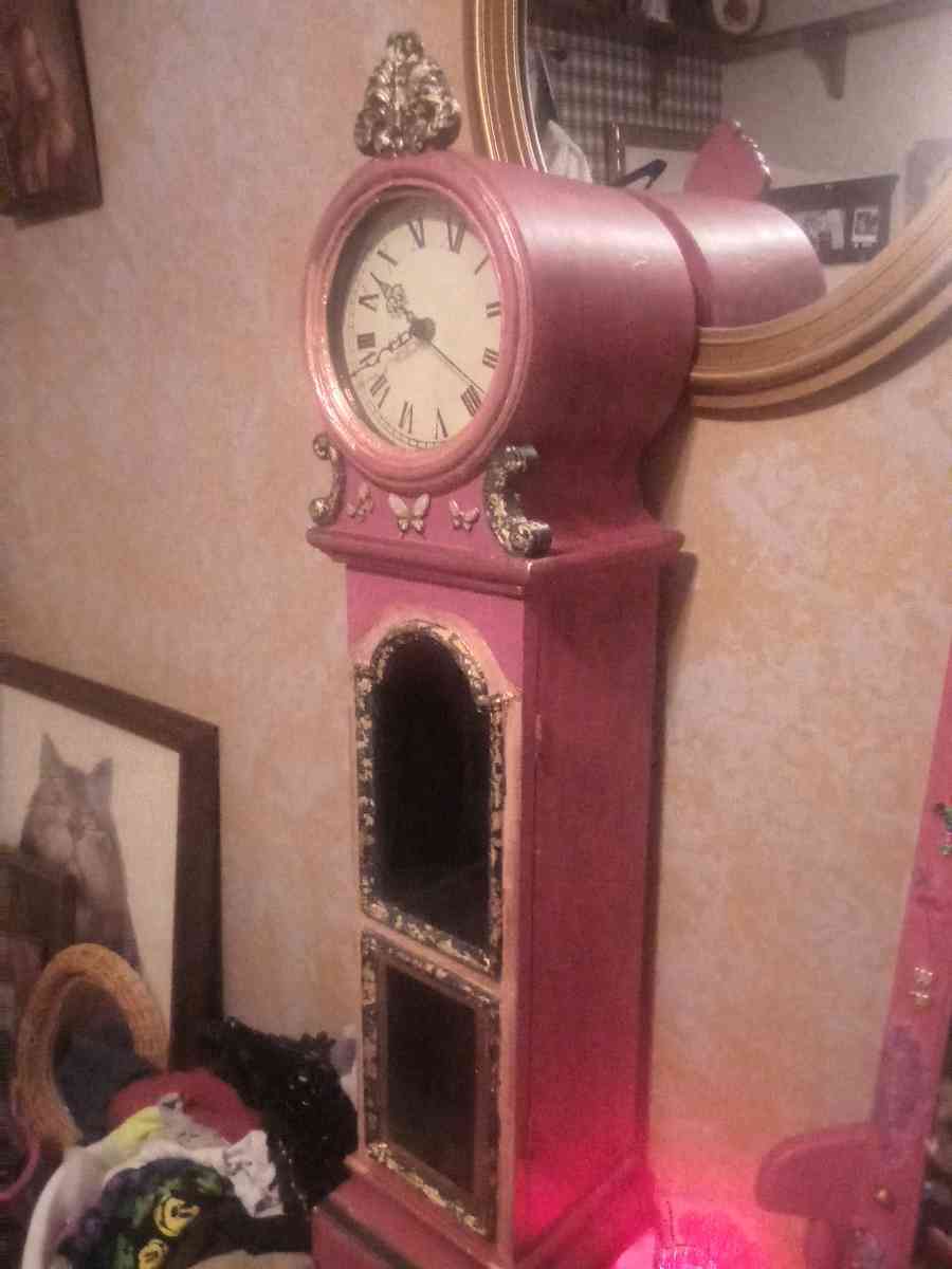 granddaughter clock 5 ft tall keeps perfect time unknown mak - Woodward, Oklahoma - FleaMarketBay