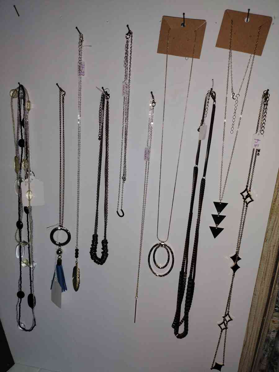 Handmade and costume jewelry - Silver Springs, Florida - FleaMarketBay