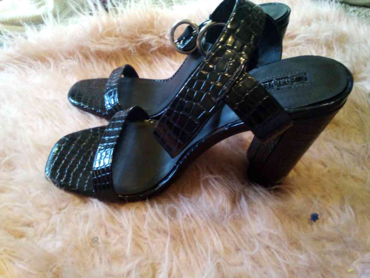 clothes shoes and bags - Chattanooga, Tennessee - FleaMarketBay