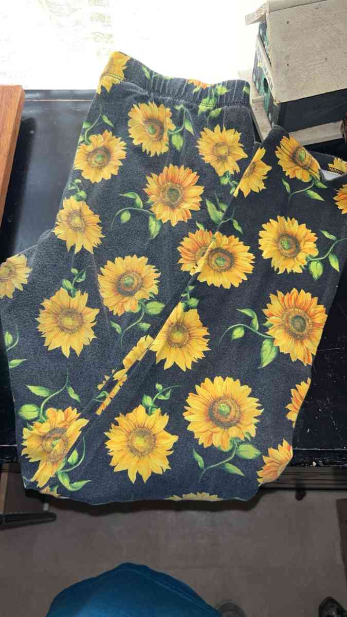 4 Pairs of Leggings - Texarkana, Arkansas