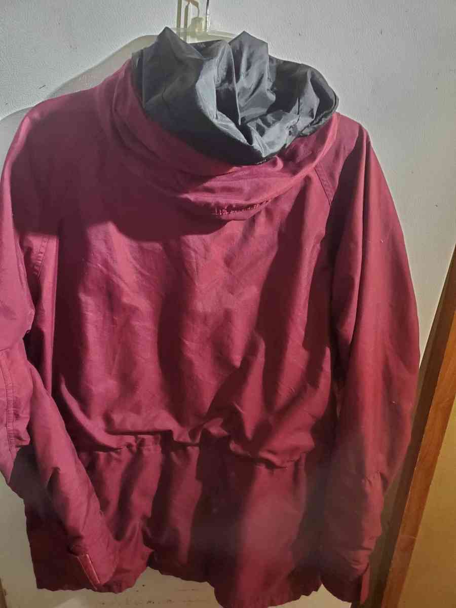Cabelas size medium tall maroon Jacket full zipper - Altoona, Alabama - FleaMarketBay
