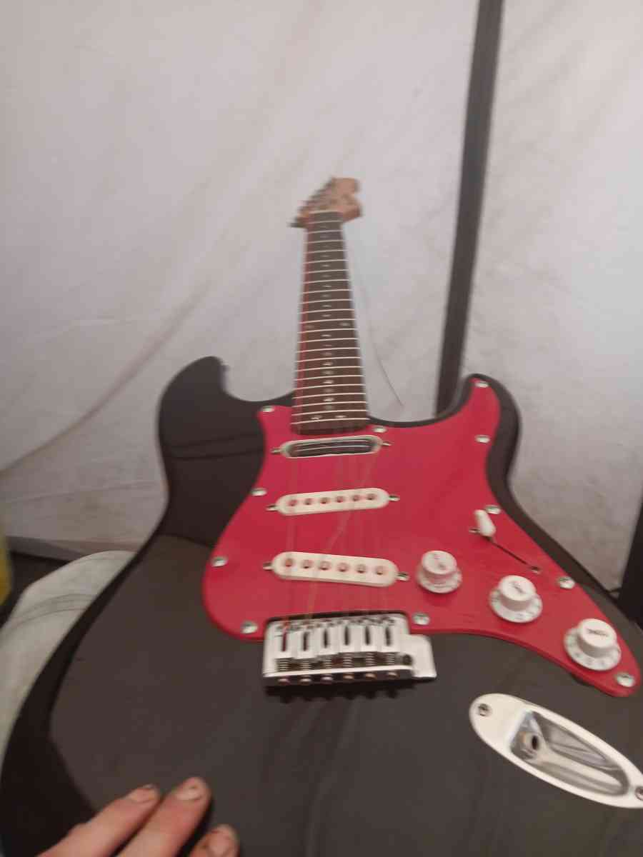 gutiars - Galion, Ohio - FleaMarketBay