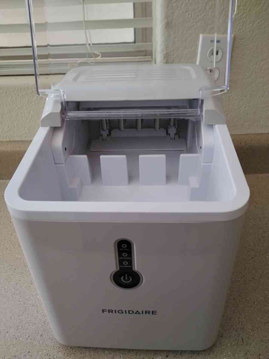 Frigidaire Ice Maker - Avondale, Arizona - FleaMarketBay