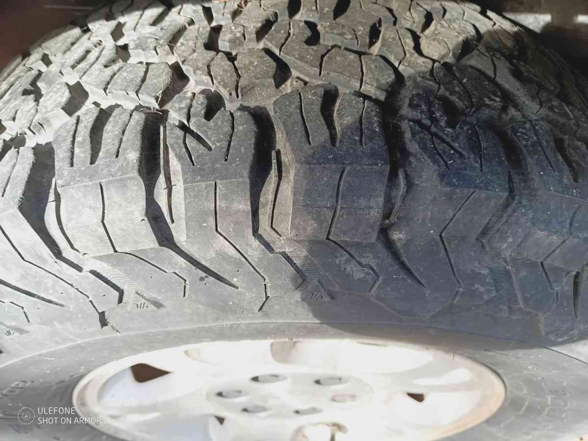 1999 Chevy Tahoe 30k miles on engine needs transmission - Midway, Kentucky - FleaMarketBay