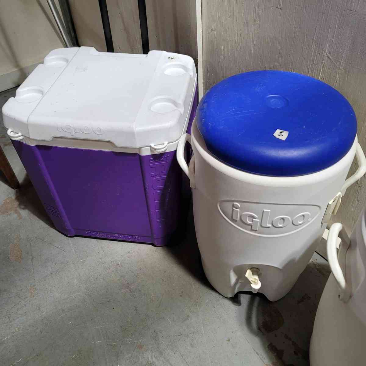 5 gallon igloo beverage dispensers and rolling coolers - Fort Worth, Texas - FleaMarketBay