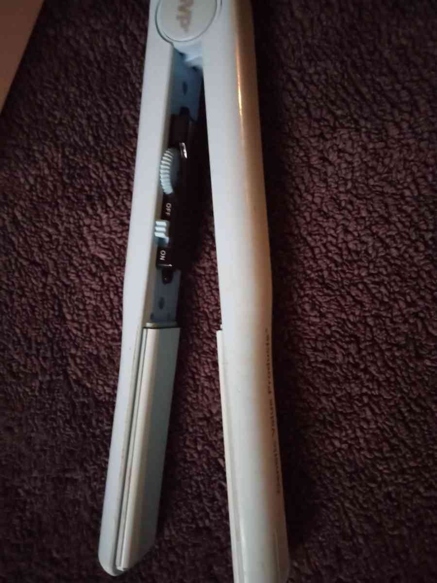 Ceramic Straightening Flat Iron - Chicago, Illinois - FleaMarketBay
