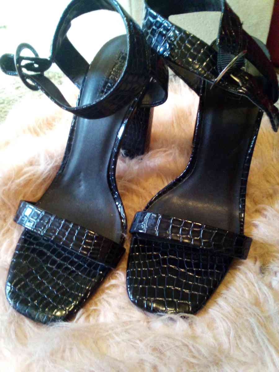 clothes shoes and bags - Chattanooga, Tennessee - FleaMarketBay