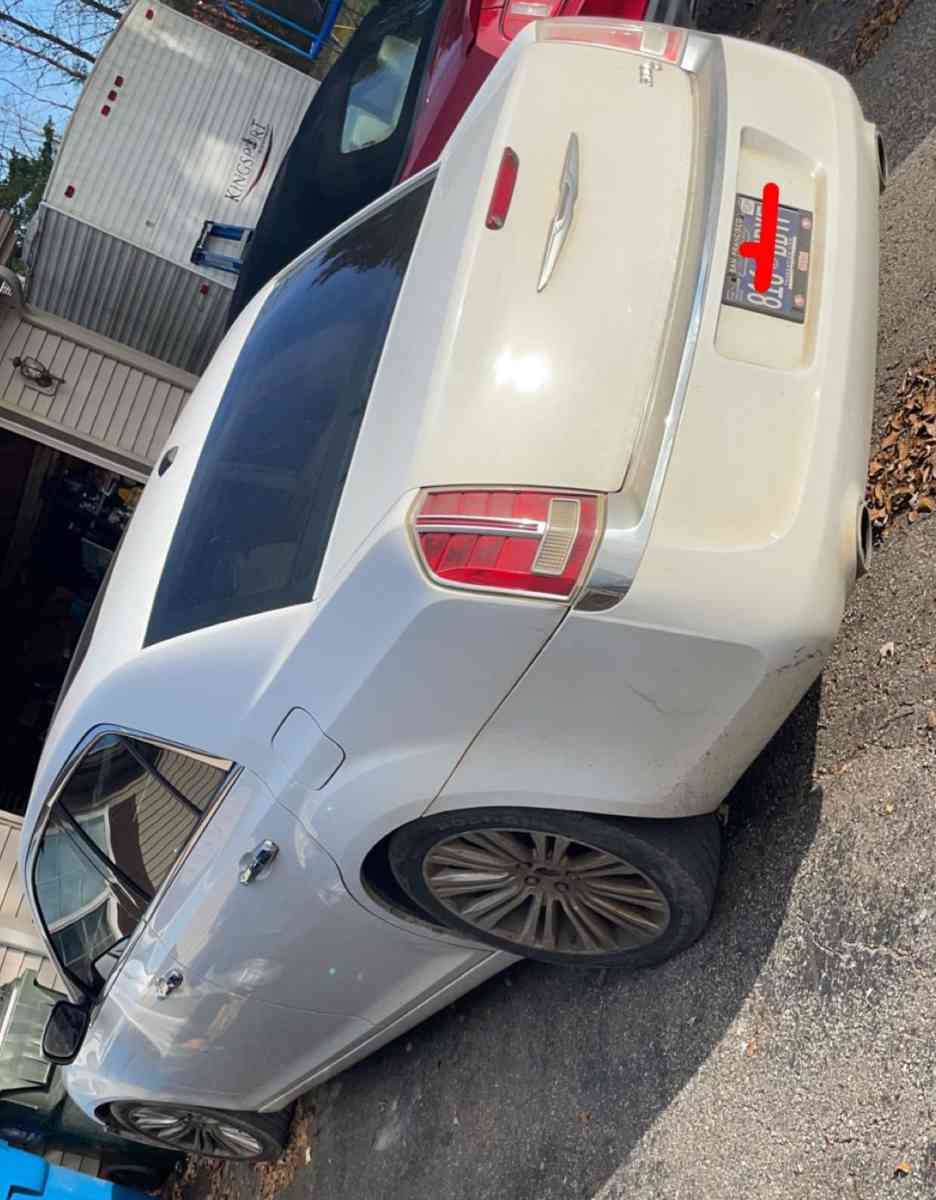 White 2013  Chrysler 300C Sedan 4D - Lawrenceburg, Tennessee - FleaMarketBay