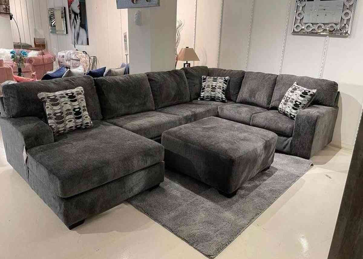 Ashley Oversized sectional seccional couch - Bryan, Texas