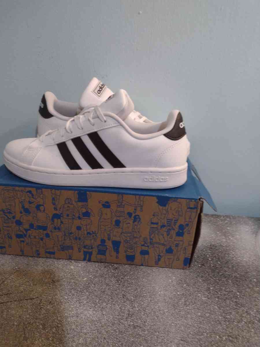 Adidas Grand court cloud shoes - Hampton, Virginia - FleaMarketBay