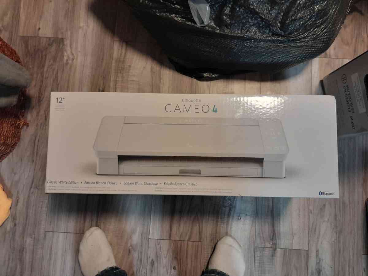 SILHOUETTE CAMEO 4 - Fairlawn, Ohio - FleaMarketBay