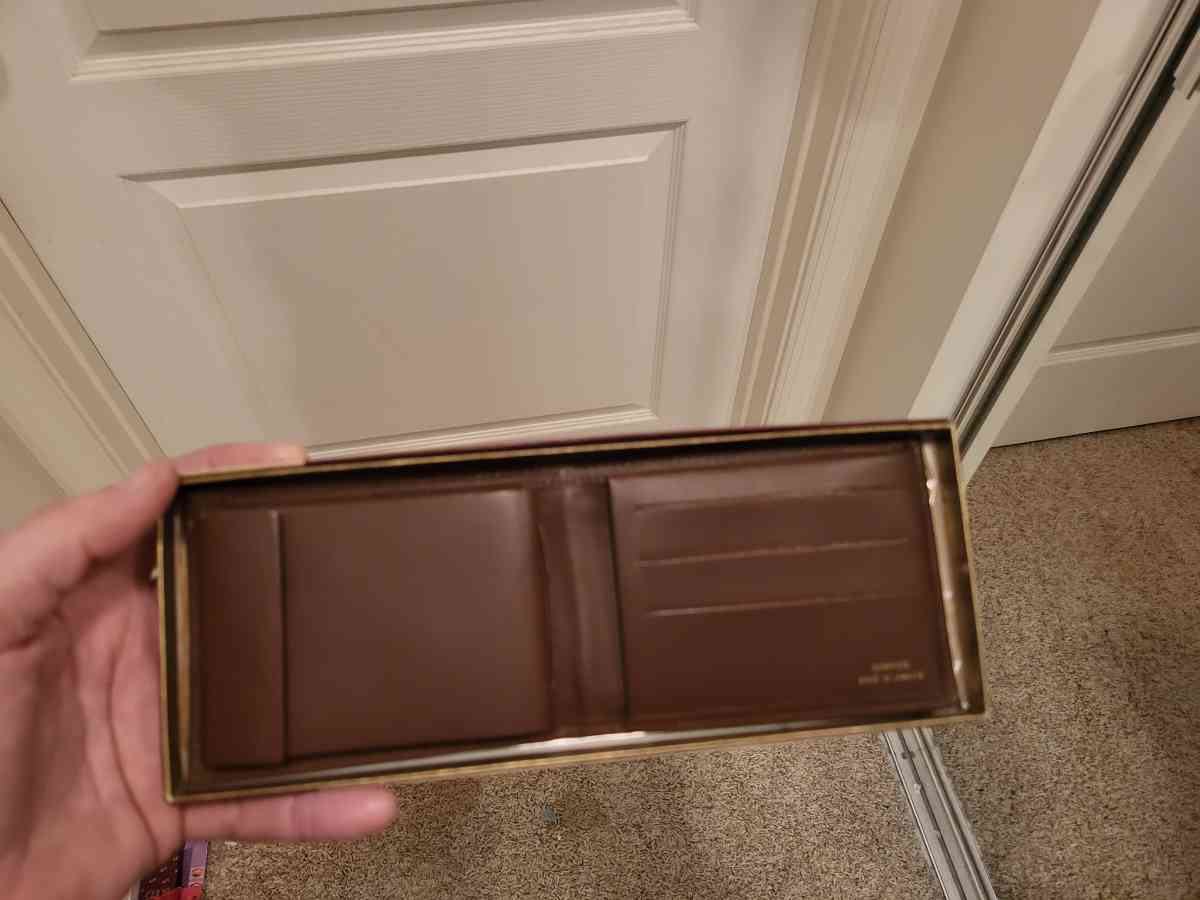mans bifold wallet