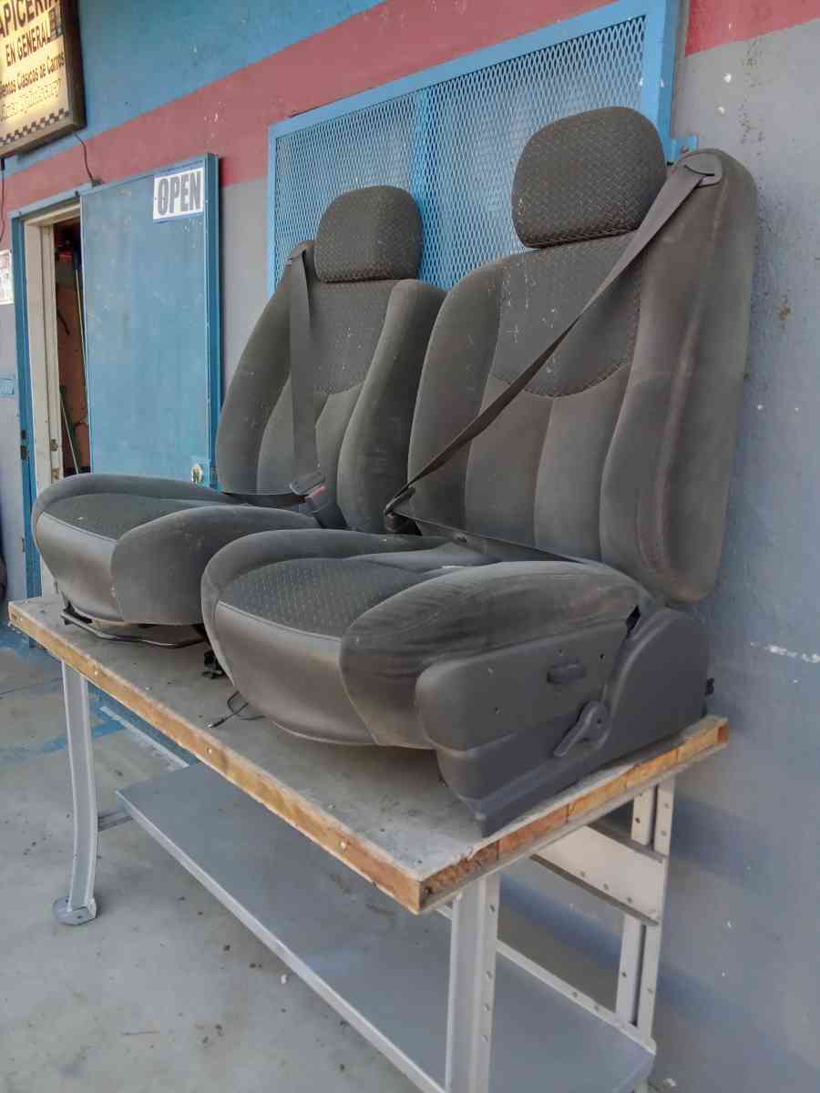 front seats Chevy truck 2 asientos ELCTRICOS Y CON CODERA - Ontario, California - FleaMarketBay