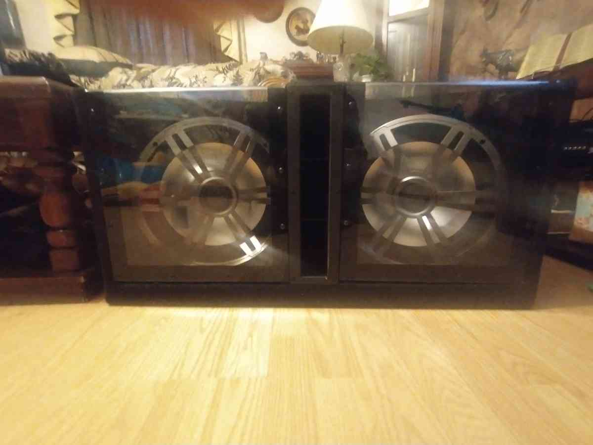 2 12 2400watt in a glow bandpass box - Berea, Kentucky - FleaMarketBay