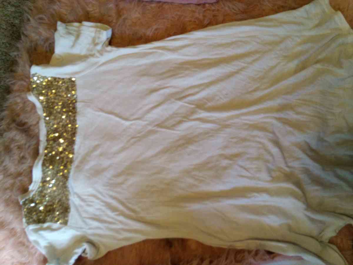 clothes - Chattanooga, Tennessee - FleaMarketBay