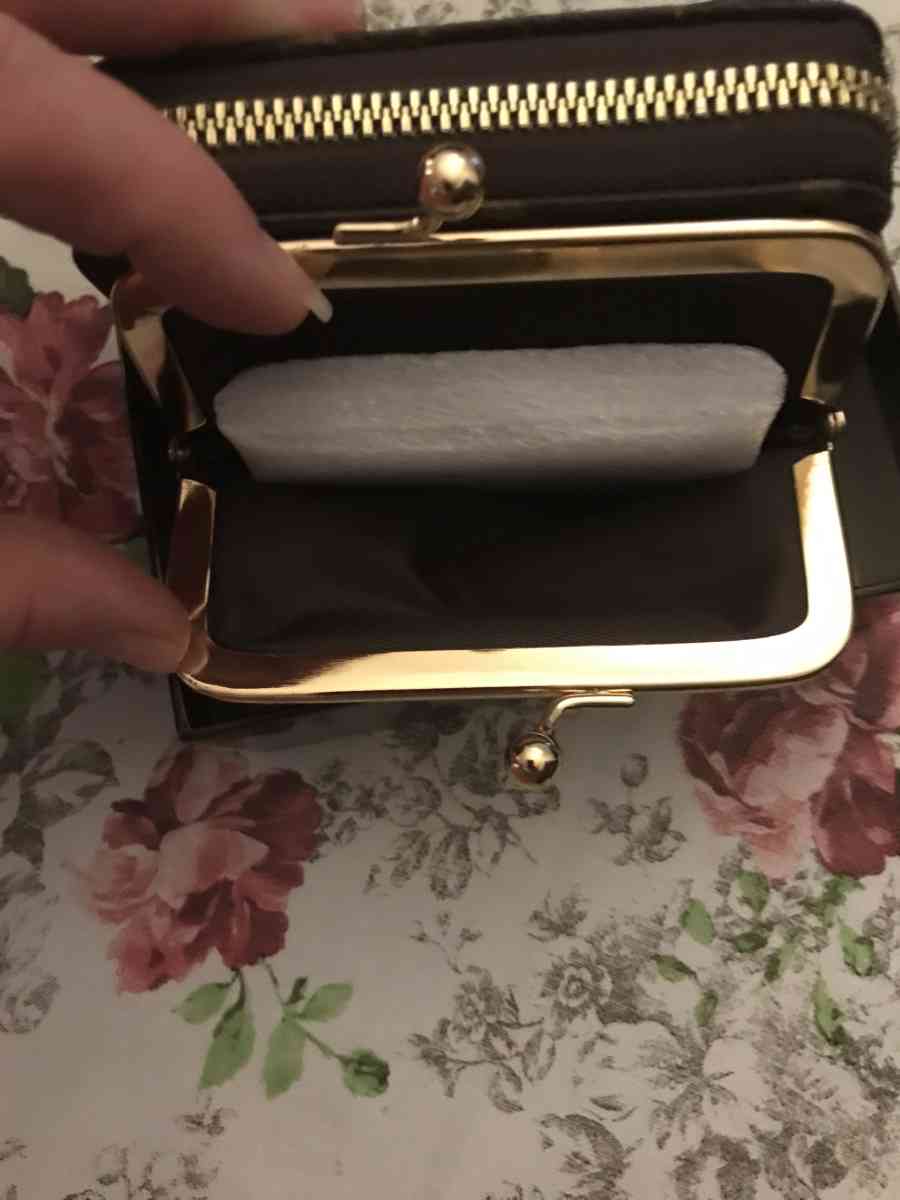 womans wallet - Fairfax, Virginia - FleaMarketBay
