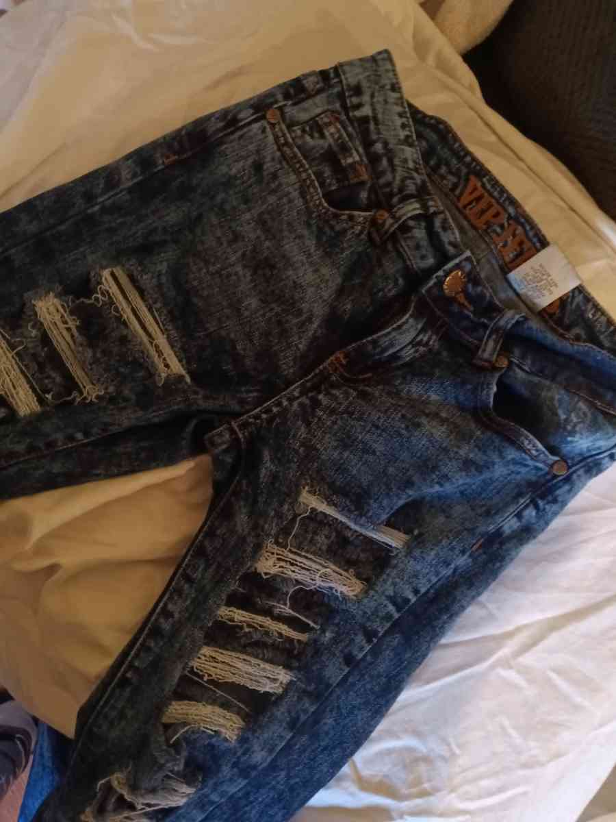 ladies ripped jeans cute - Winter Park, Florida