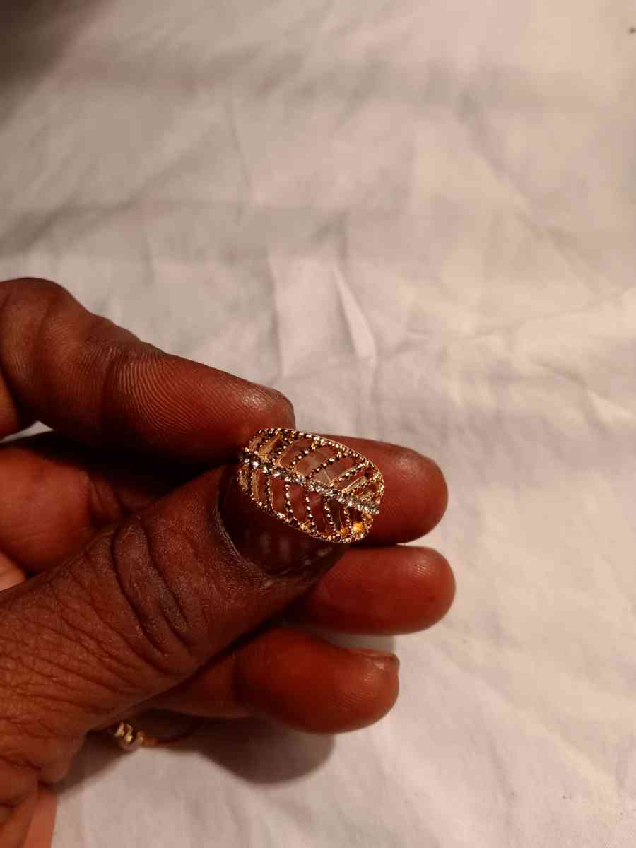 ladies rings gold costume - Winter Park, Florida - FleaMarketBay