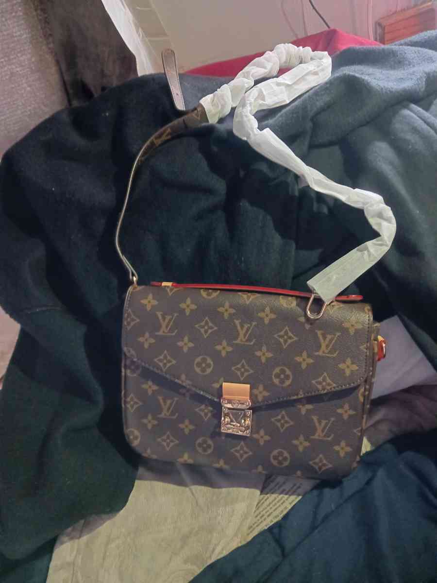 LV purse - Kansas City, Missouri - FleaMarketBay