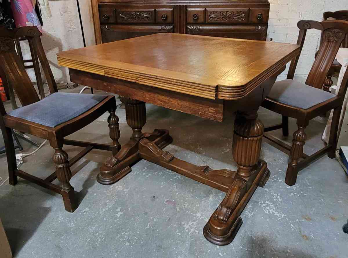 1930s solid  oak table and chairs - Alicia, Arkansas