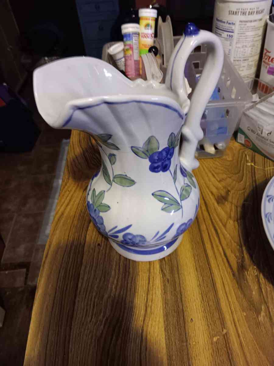 pitcher and bowl made in China - Auburn, Georgia - FleaMarketBay