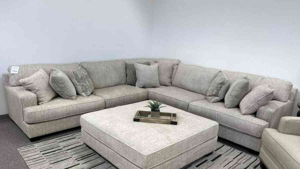 White Oversized sectional seccional couch - Houston, Texas