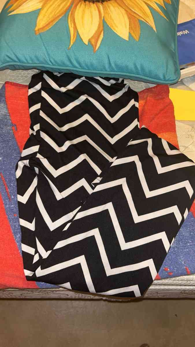 4 Pairs of Leggings - Texarkana, Arkansas - FleaMarketBay