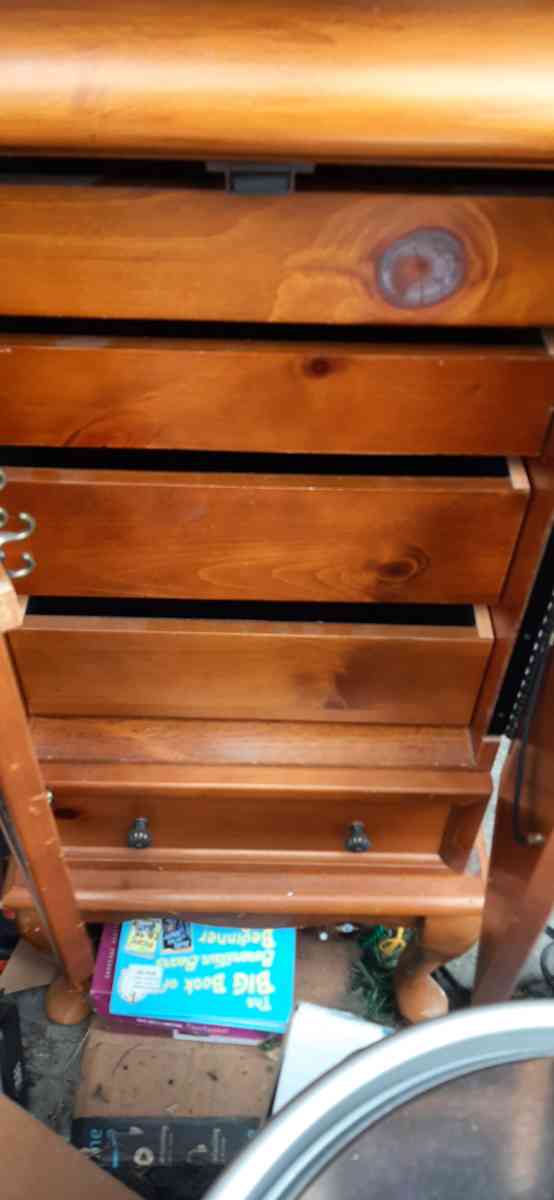 jewrly cabinet - Indianapolis, Indiana - FleaMarketBay