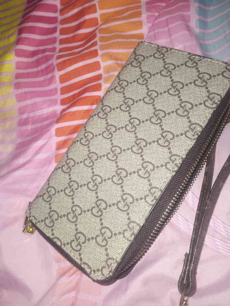 wallet - Downey, California - FleaMarketBay
